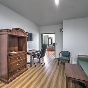 Deluxe King Suite Smoking